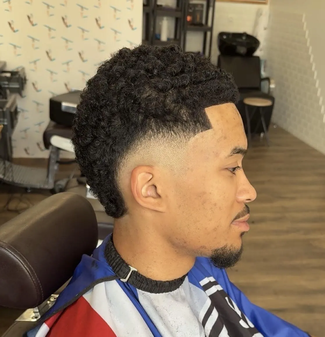 Coupe curly fade chez un barbier à Cergy