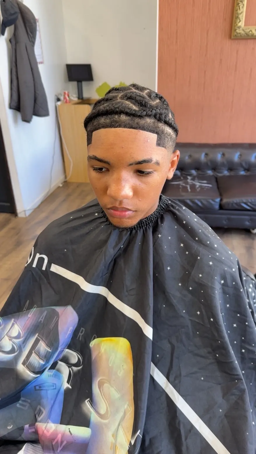 Coupe courte avec ligne de contour