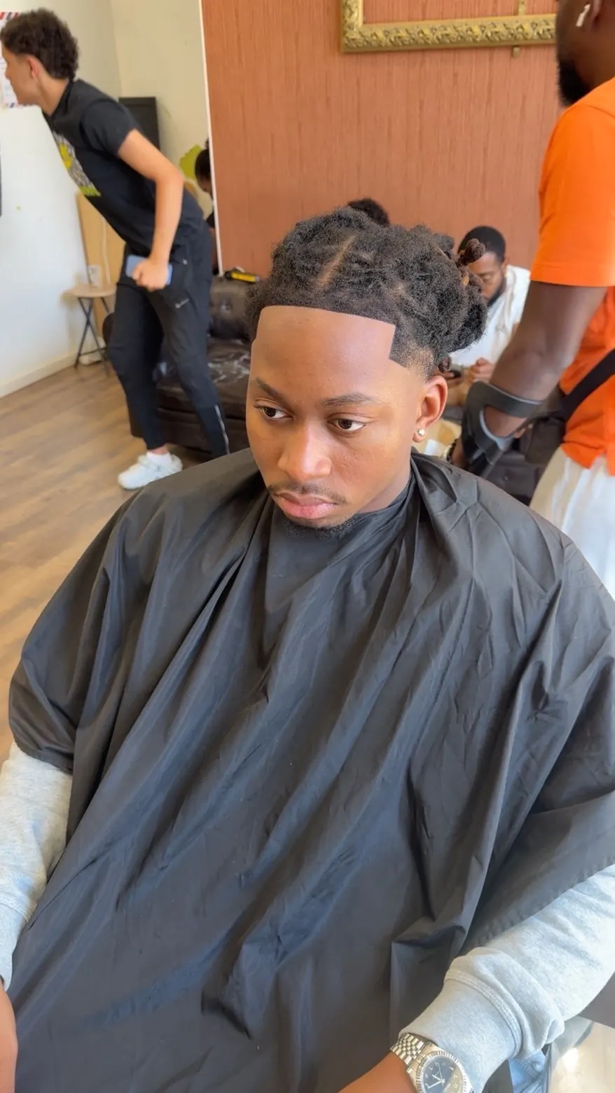 Coupe nette et contour frontal